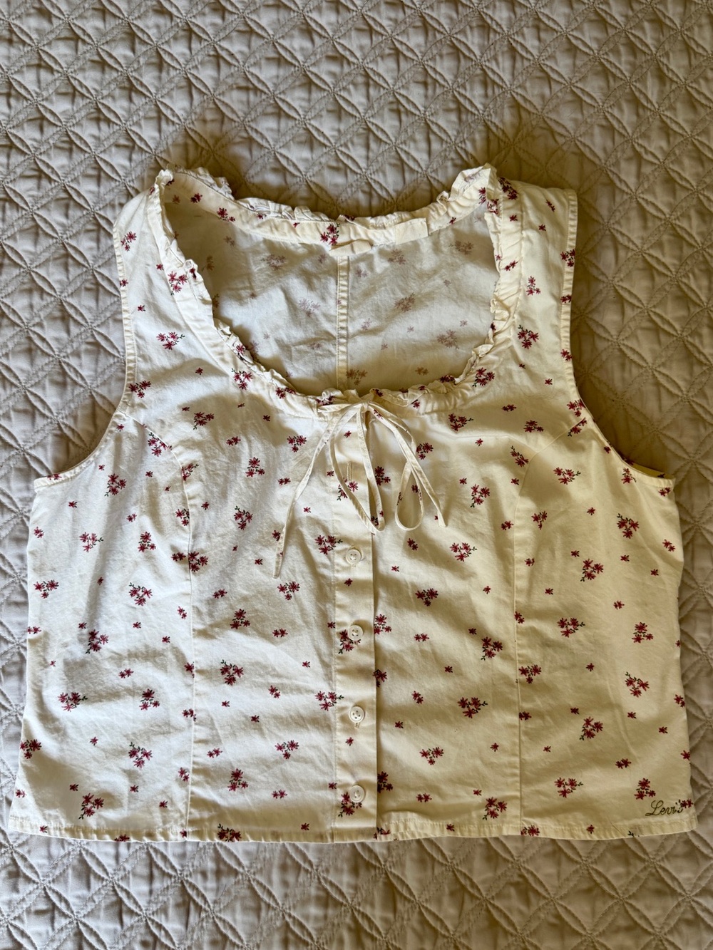 Levi’s Cream & Red Floral Button-Front Tank Top with Ruffle Collar Size Large